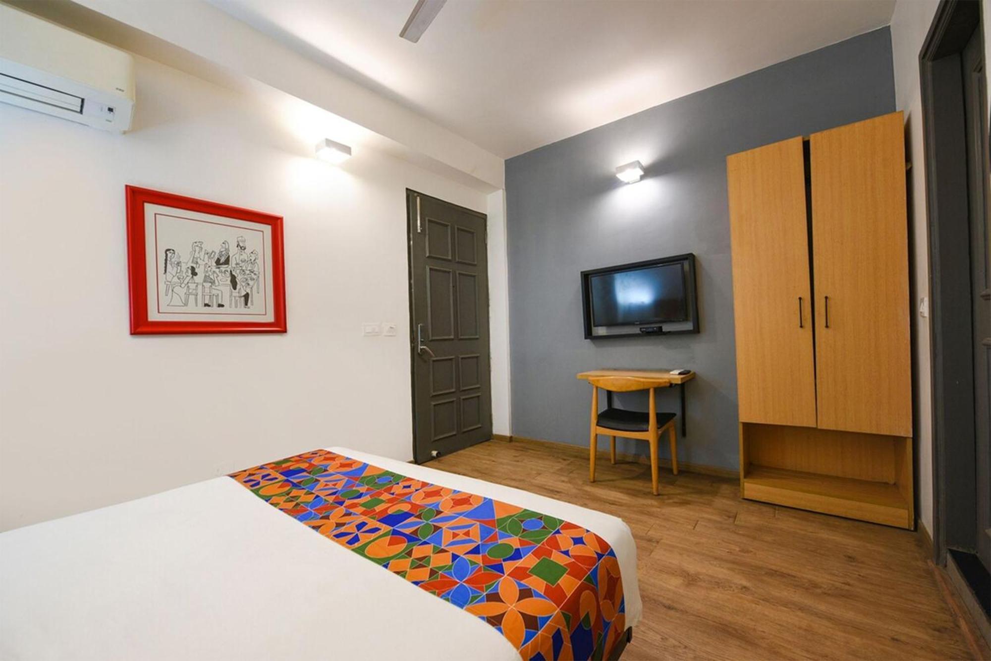 Hotel Crown Inn Faridabad Zewnętrze zdjęcie