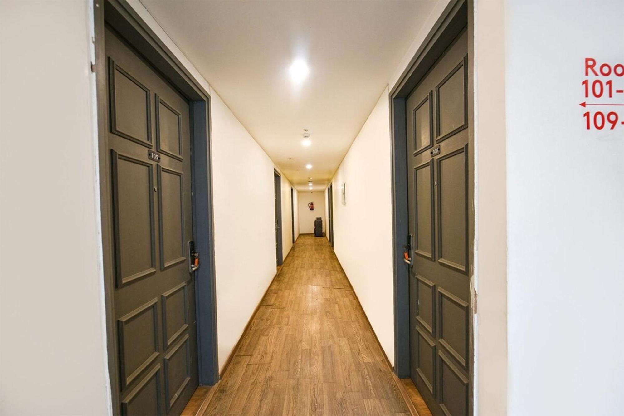Hotel Crown Inn Faridabad Zewnętrze zdjęcie