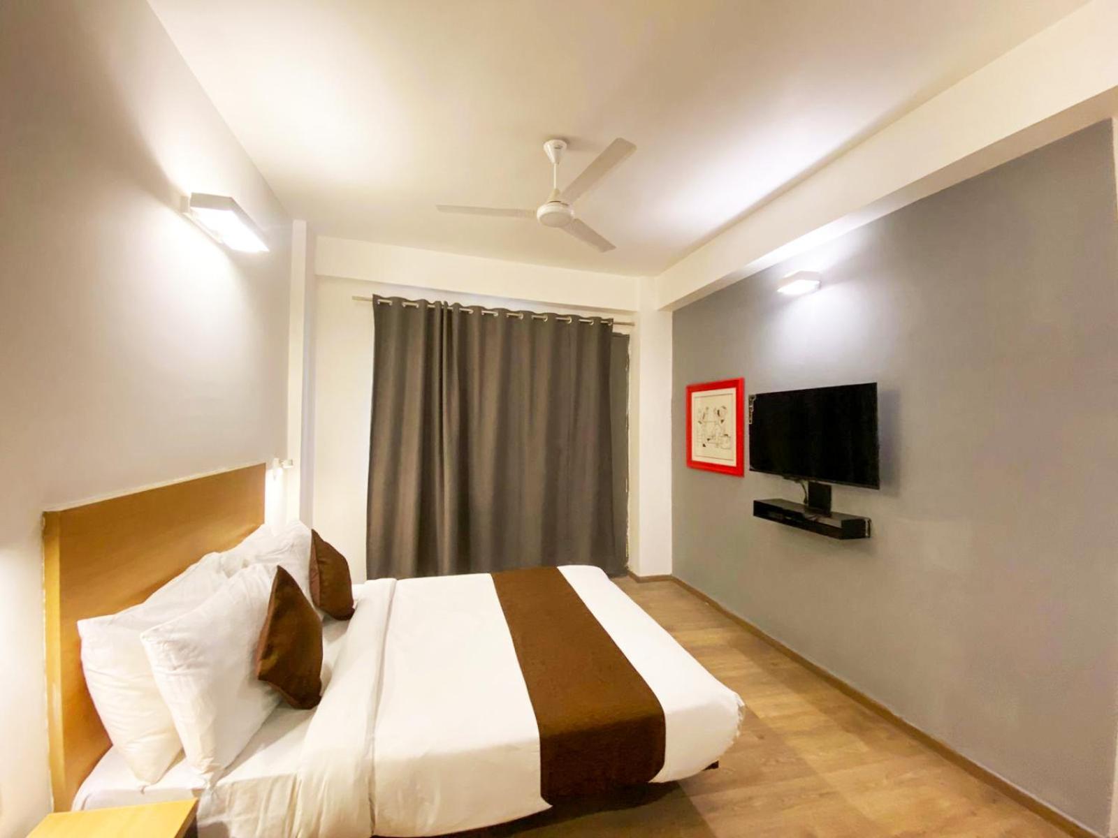 Hotel Crown Inn Faridabad Zewnętrze zdjęcie