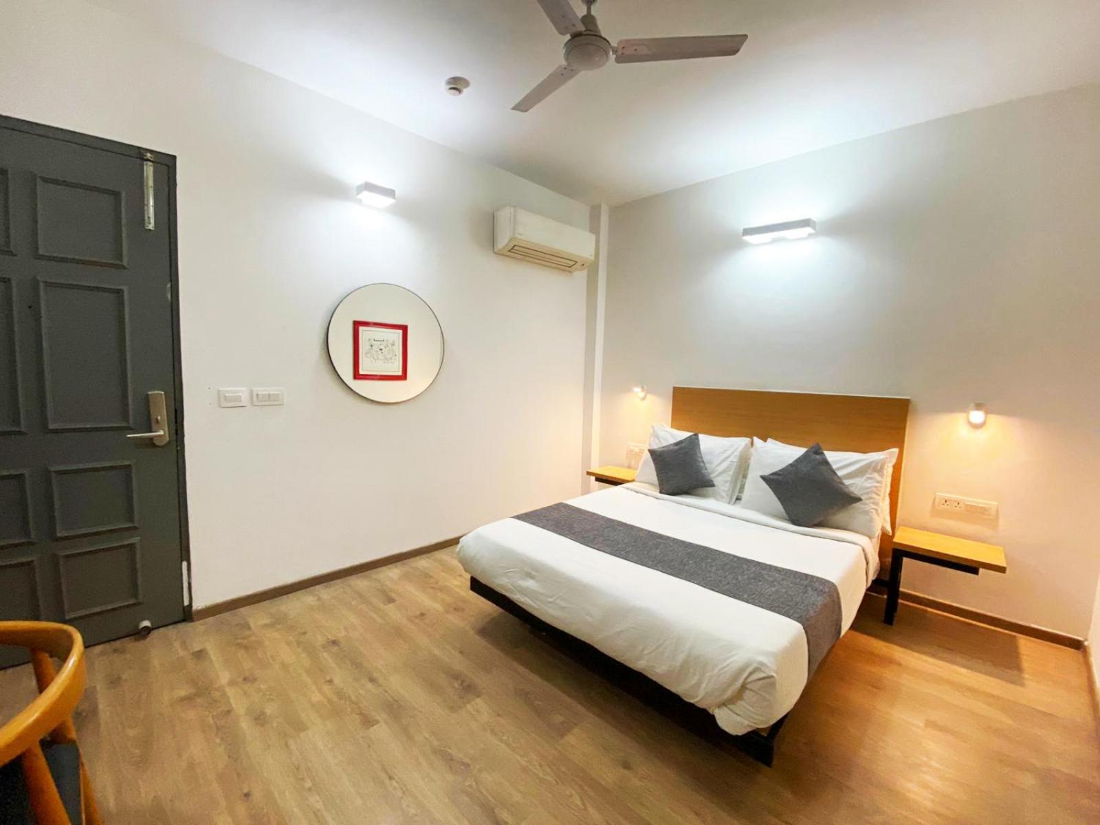 Hotel Crown Inn Faridabad Zewnętrze zdjęcie