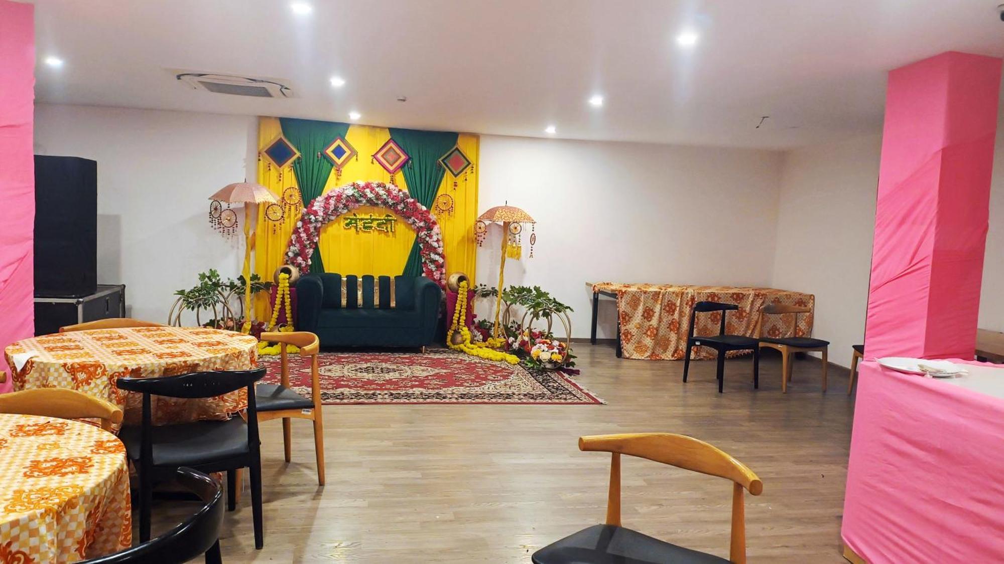 Hotel Crown Inn Faridabad Zewnętrze zdjęcie